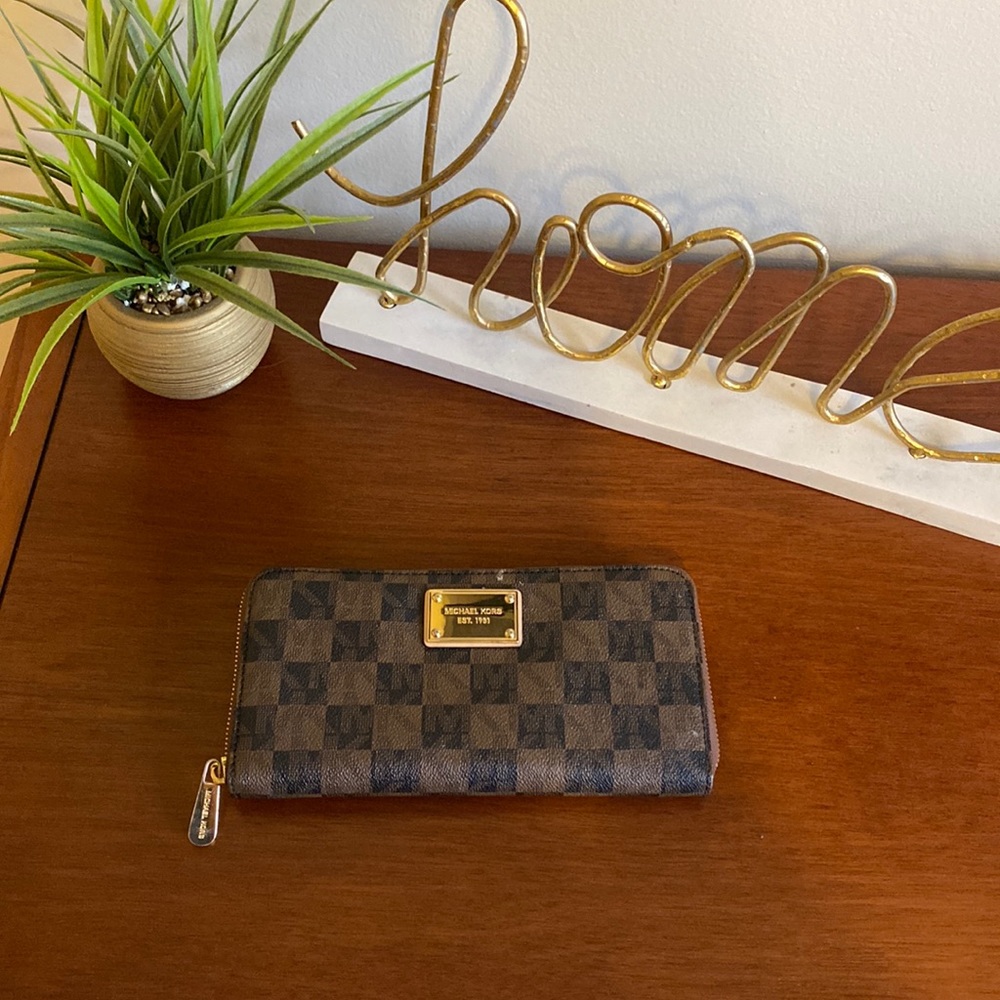 Original checkered Michael Kors wallet